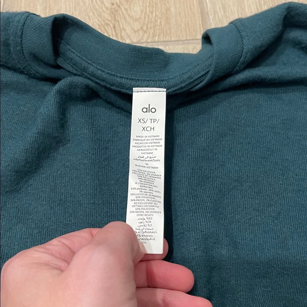 NWT Alo Yoga Soho Pullover Midnight Green Sz XS - Picture 11 of 14